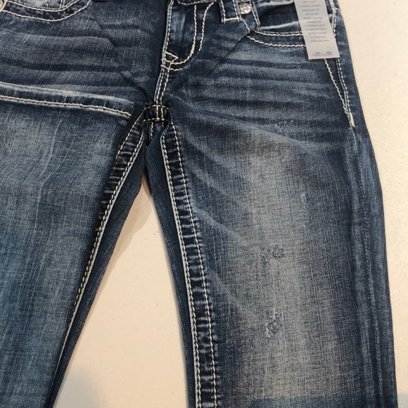 New Miss Me 33.5” Slim Boot With Pearl Flap Jeans - Picture 8 of 10